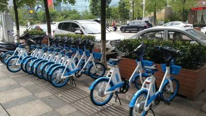簡陽街頭驚現(xiàn)共享電瓶車,希望不要像共享單車這樣的結局!